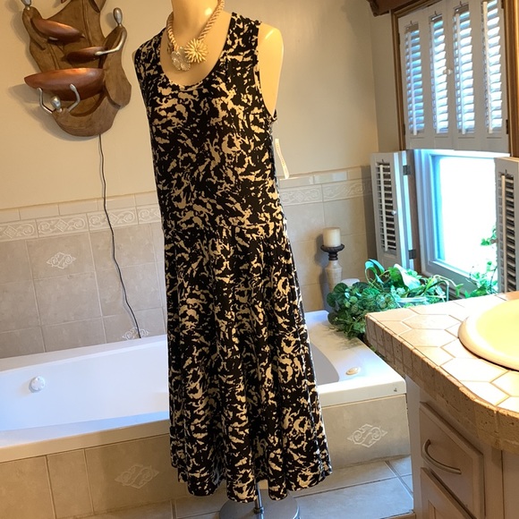 LuLaRoe Dress - Picture 2 of 8